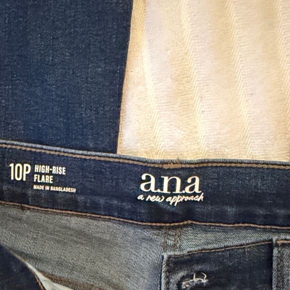 a.n.a 10P High-Rise Flare Jeans, Dark Indigo, Fitted Hip and Thigh - Picture 2 of 2